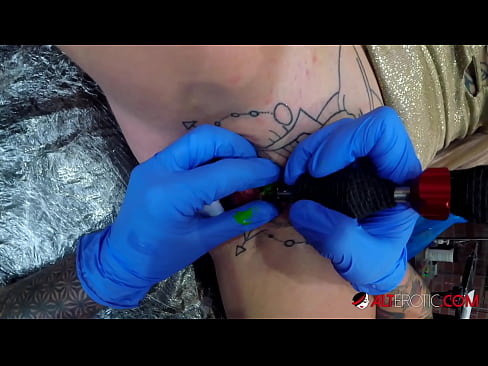 ❤️ Extremamente tatuada, a brasa Sully Savage fez uma tatuagem no seu clítoris ❤❌ Porno real vídeo em nós pt.pornokey.ru ❌❤
